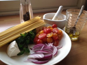 Tomaatti-fetapasta_ainekset